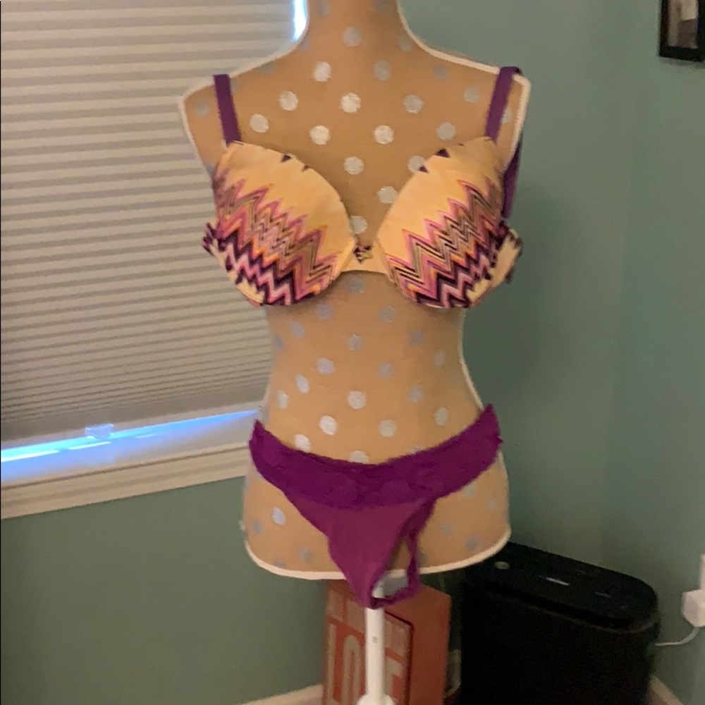 34DD Frederick’ of Hollywood bra L panties